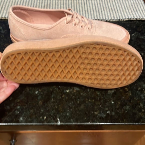 Vans pink platform suede gym shoes US 6.5 - Picture 2 of 3